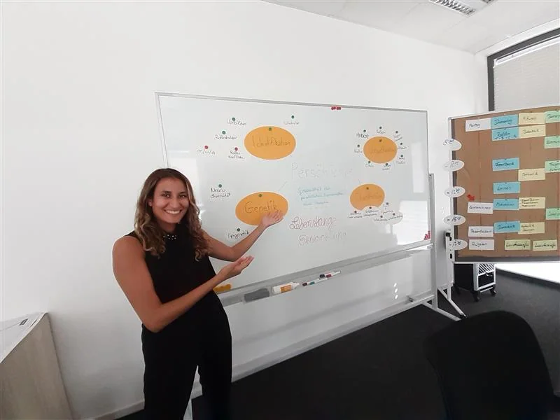 Rascha Al-Nemer bei einem interaktiven Workshop